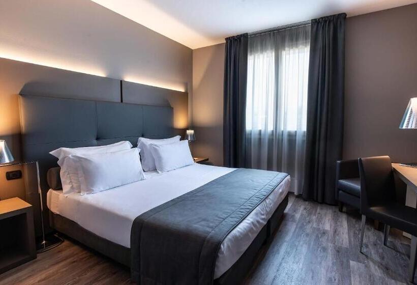 غرفة قياسية, Maranello Palace