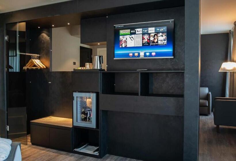 جناح, Maranello Palace