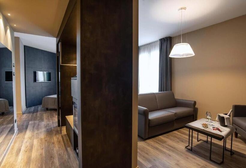 جناح, Maranello Palace