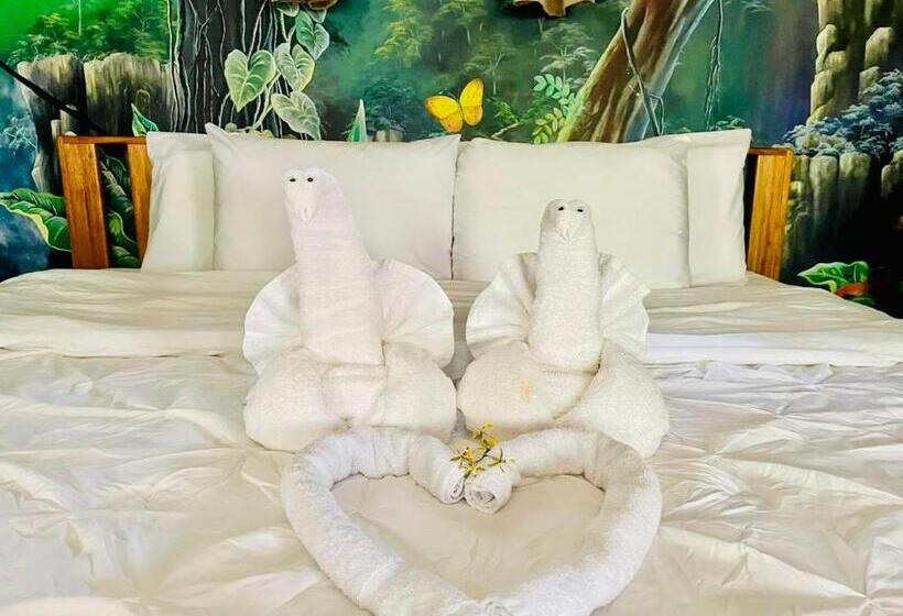 جناح إدارى, Mariposa Jungle Lodge