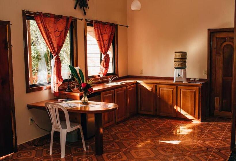 جناح إدارى, Mariposa Jungle Lodge