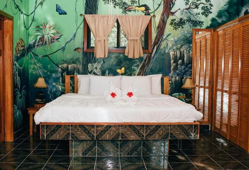 جناح إدارى, Mariposa Jungle Lodge