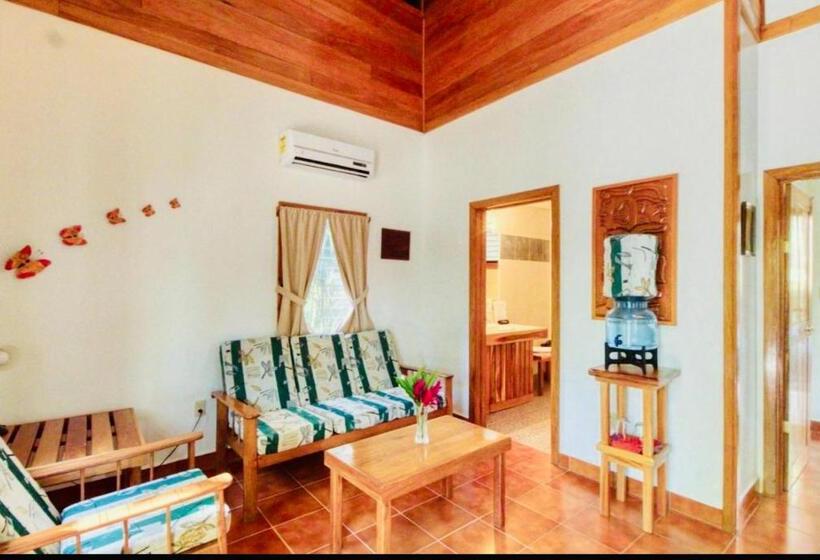 اتاق لوکس با تخت بزرگ, Mariposa Jungle Lodge