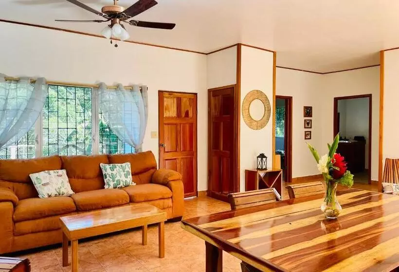 デラックスバンガロー, Mariposa Jungle Lodge