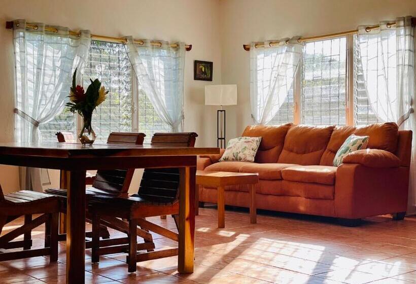 بنجلو ديلوكس, Mariposa Jungle Lodge