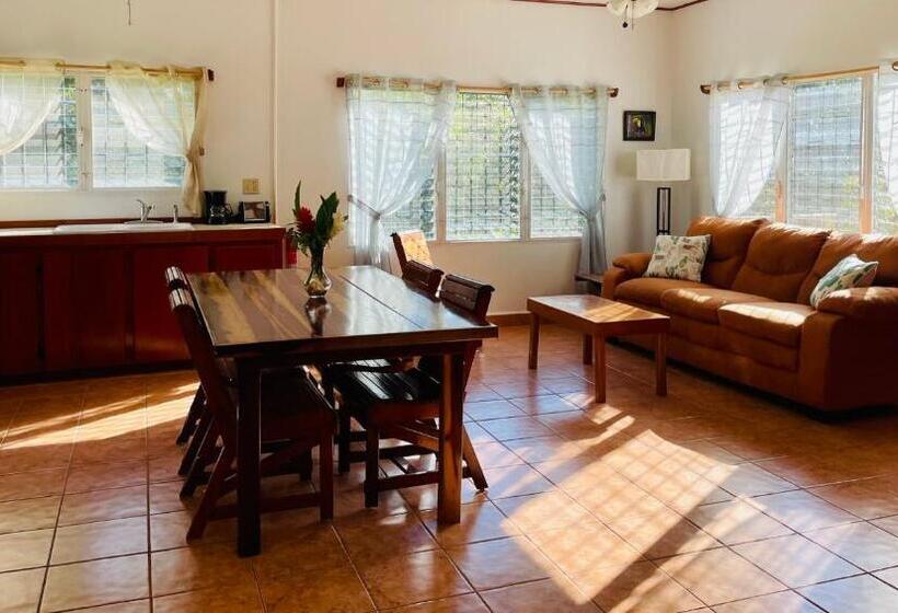 بنجلو ديلوكس, Mariposa Jungle Lodge