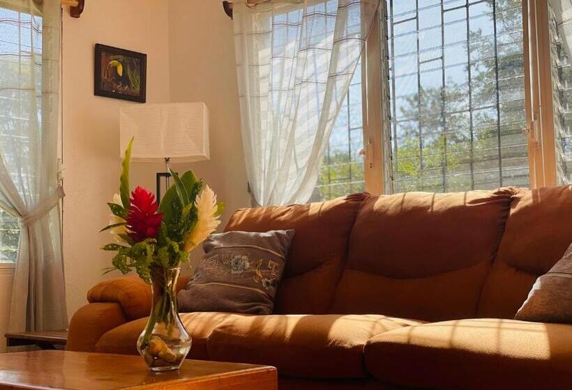 بنجلو ديلوكس, Mariposa Jungle Lodge