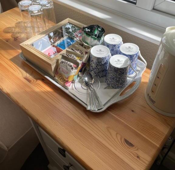 家庭间, Salamander Guest House