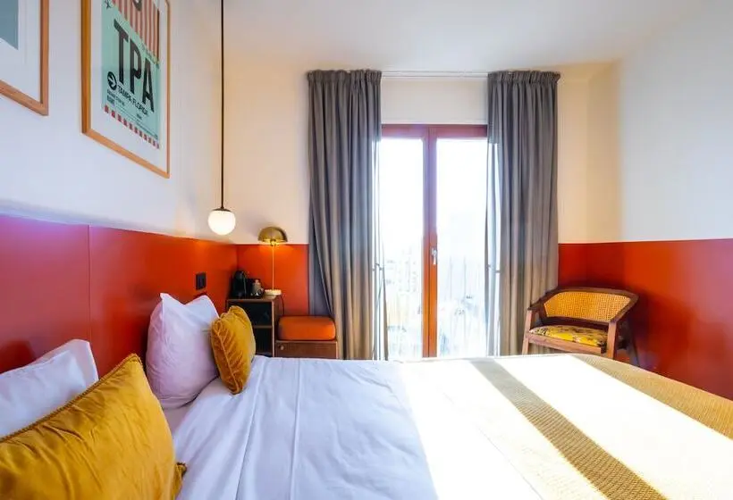 Chambre Standard, The People Paris Nation