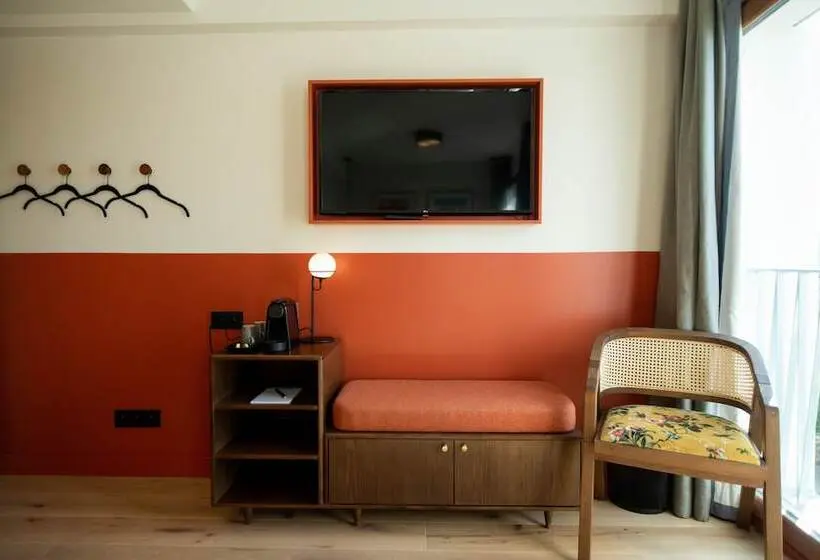 Chambre Standard, The People Paris Nation