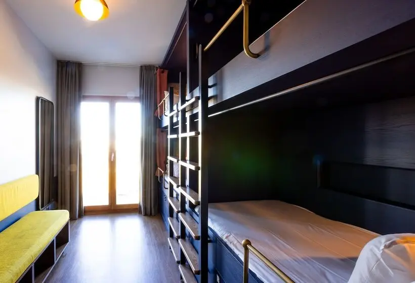 Lit en Chambre Commune, The People Paris Nation