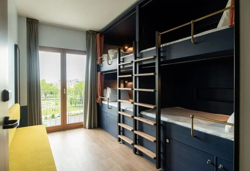 Lit en Chambre Commune, The People Paris Nation