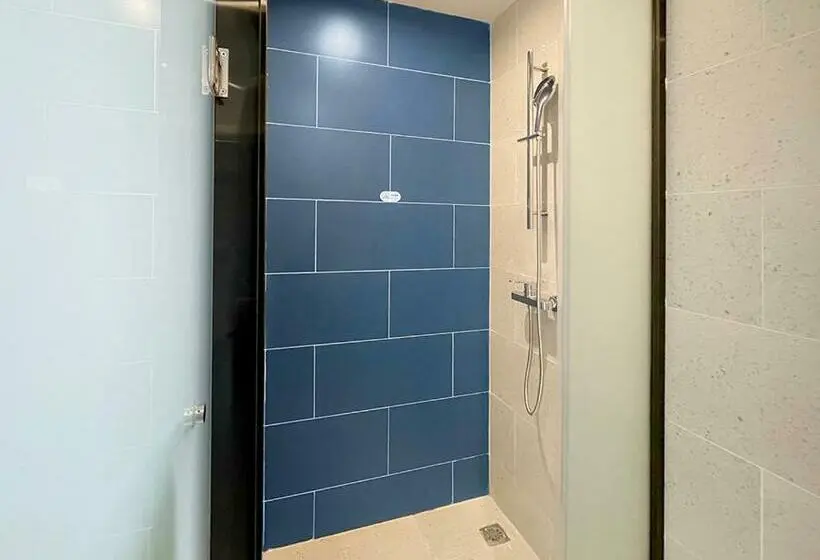 キングサイズベッドのスイートルーム, Holiday Inn Express Shanghai Baoyang, An Ihg