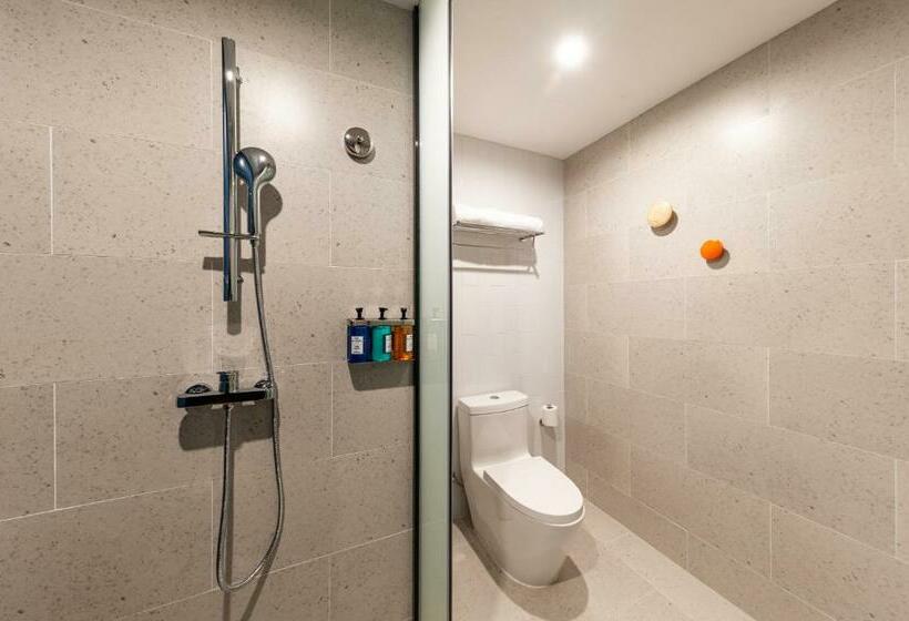 سوییت, Holiday Inn Express Shanghai Baoyang, An Ihg