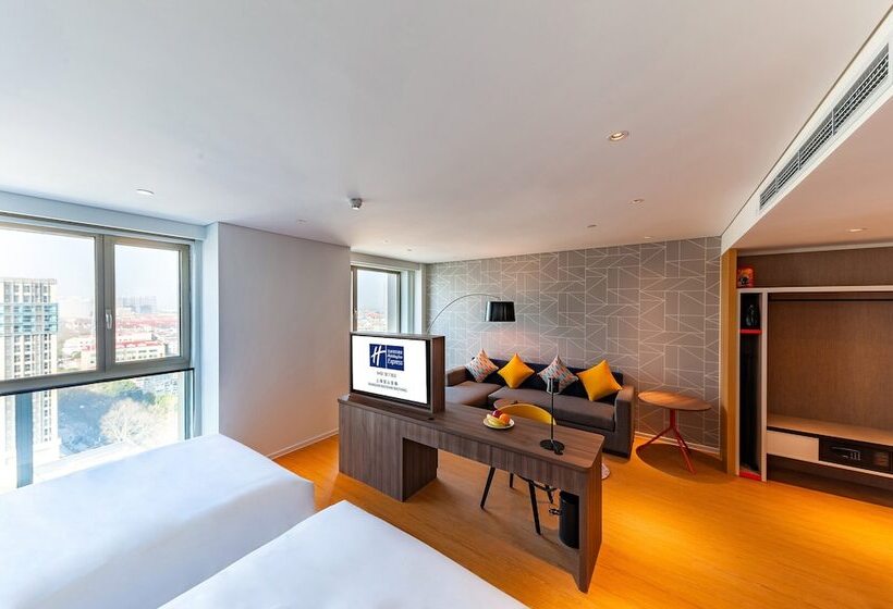 سوییت, Holiday Inn Express Shanghai Baoyang, An Ihg