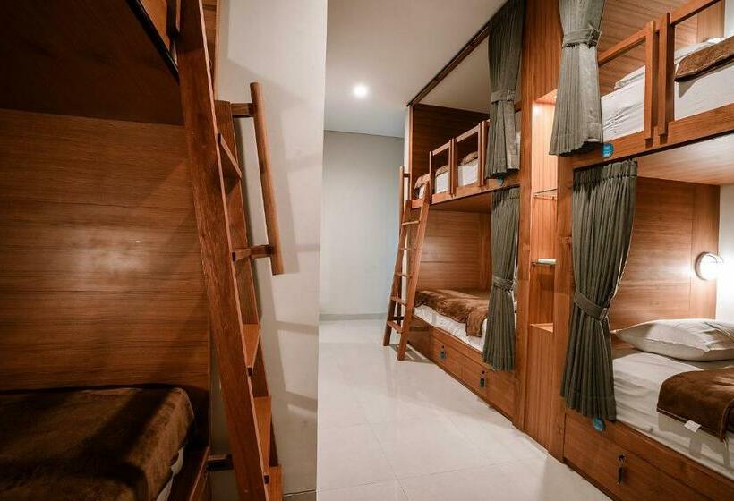 Кровать в Общей Комнате, One Degree Sunset Hill Leisure