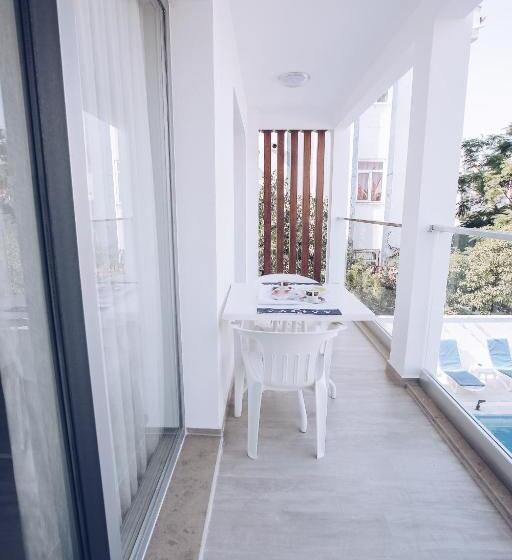 Suite with Balcony, Princess Kinli Suites