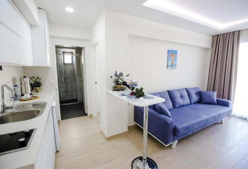 Suite with Balcony, Princess Kinli Suites