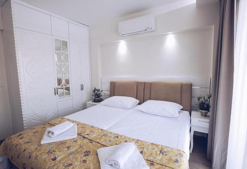 Suite with Balcony, Princess Kinli Suites