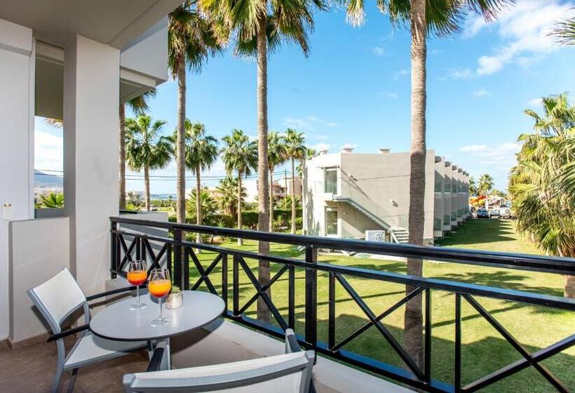 スーペリアトリプルルーム, Aeolos Beach Resort