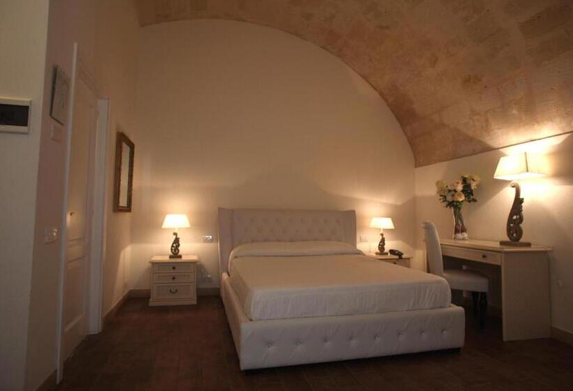 小型套房带阳台, Caveoso