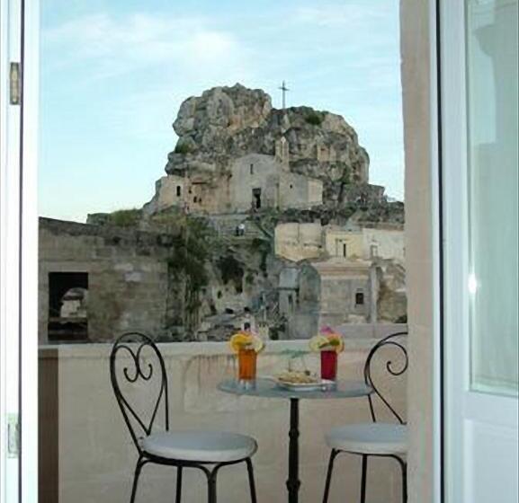 小型套房带阳台, Caveoso