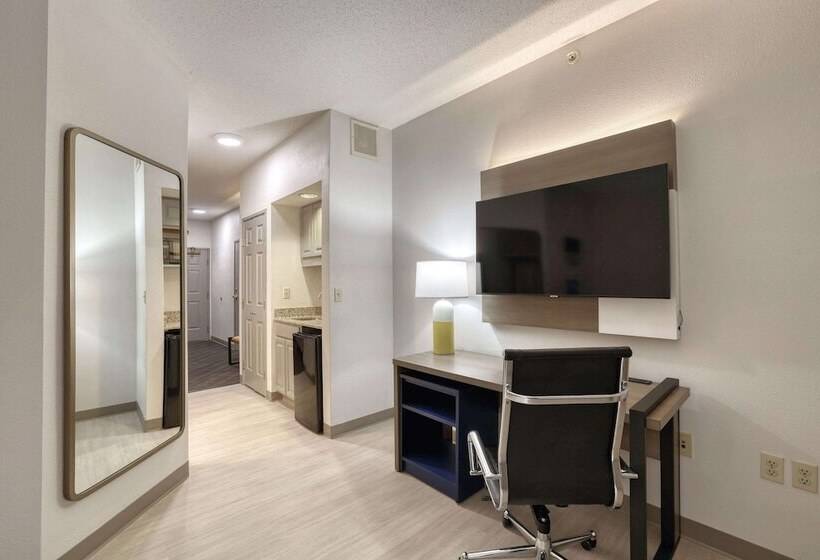 سوییت, Comfort Suites Milwaukee Airport