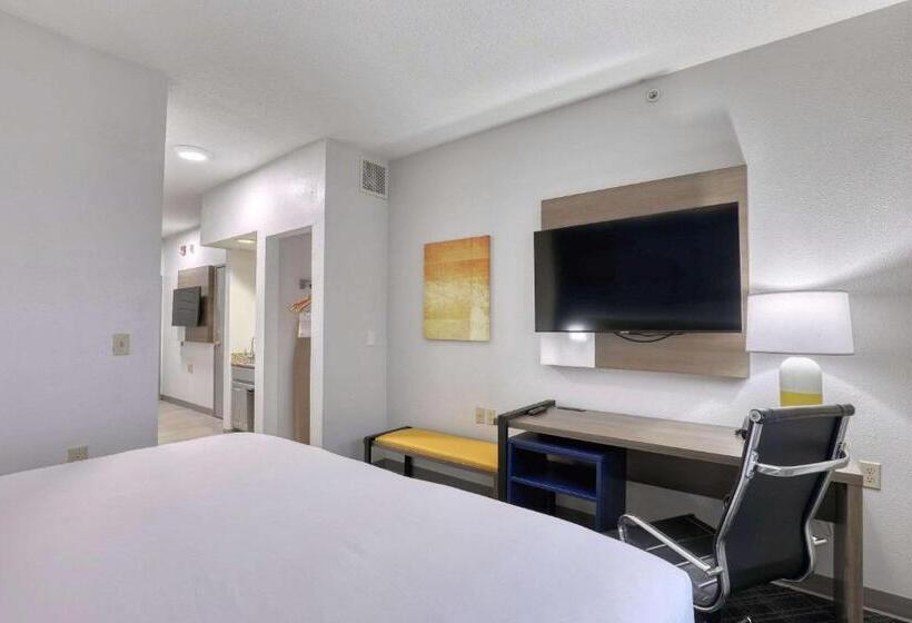 سوئیت با تخت بزرگ, Comfort Suites Milwaukee Airport