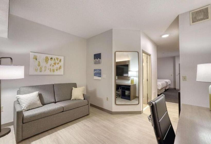 سوییت, Comfort Suites Milwaukee Airport