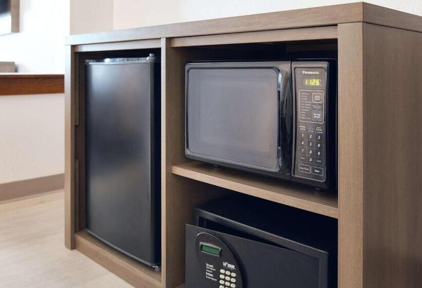 سوییت, Comfort Suites Milwaukee Airport