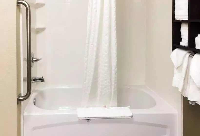 スイート, Comfort Suites Regency Park