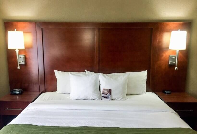 سوییت, Comfort Suites Regency Park