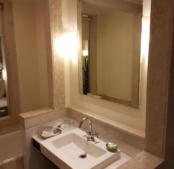 이그제큐티브 룸 킹사이즈 침대, Dia Park Premier