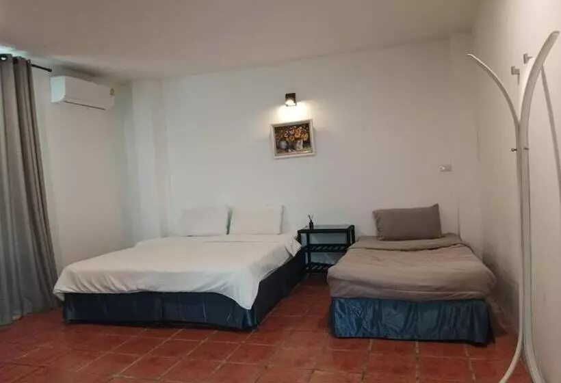 اتاق استاندارد سه نفره, Haad Piti Resort