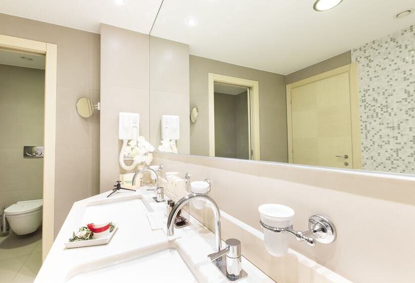 جناح, Just Hotel Lomazzo Fiera