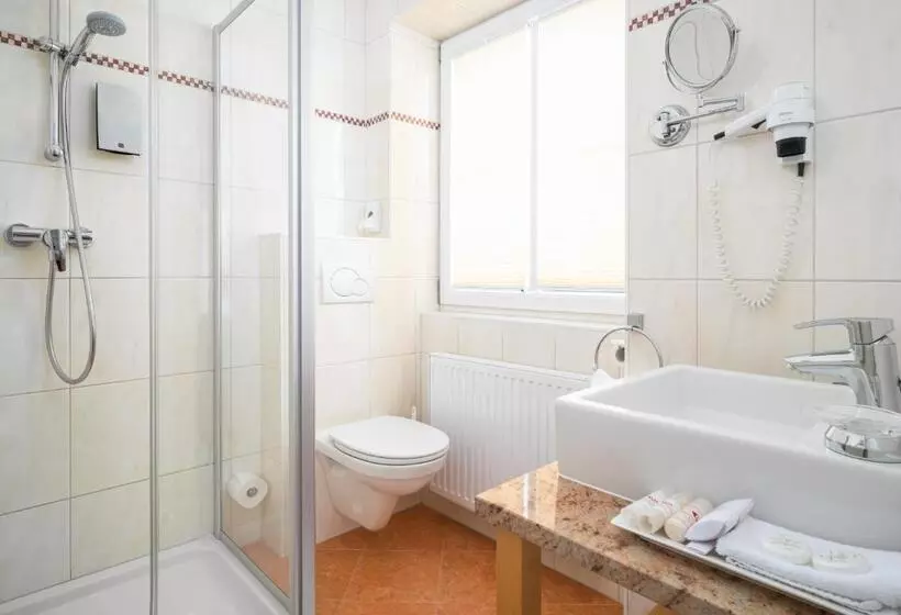 Standard Kolmen Hengen Huone, Post Wrann