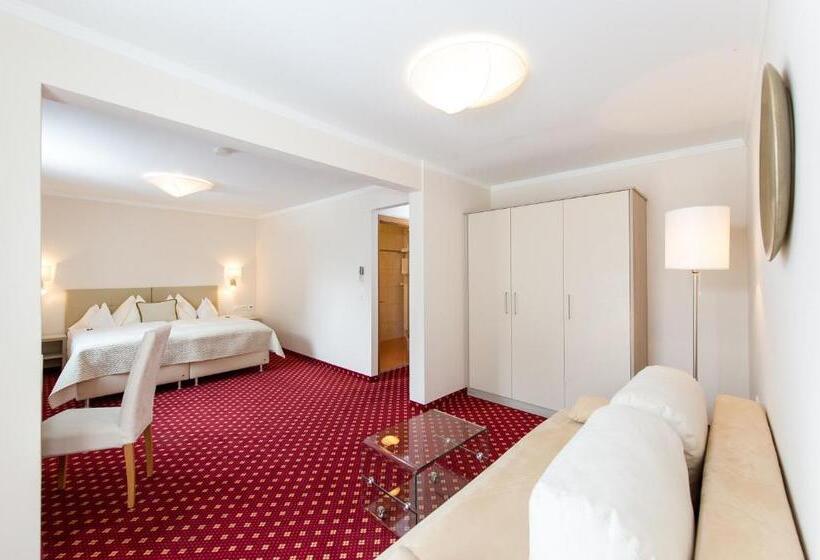 חדר סטנדרט לשלושה, Post Wrann