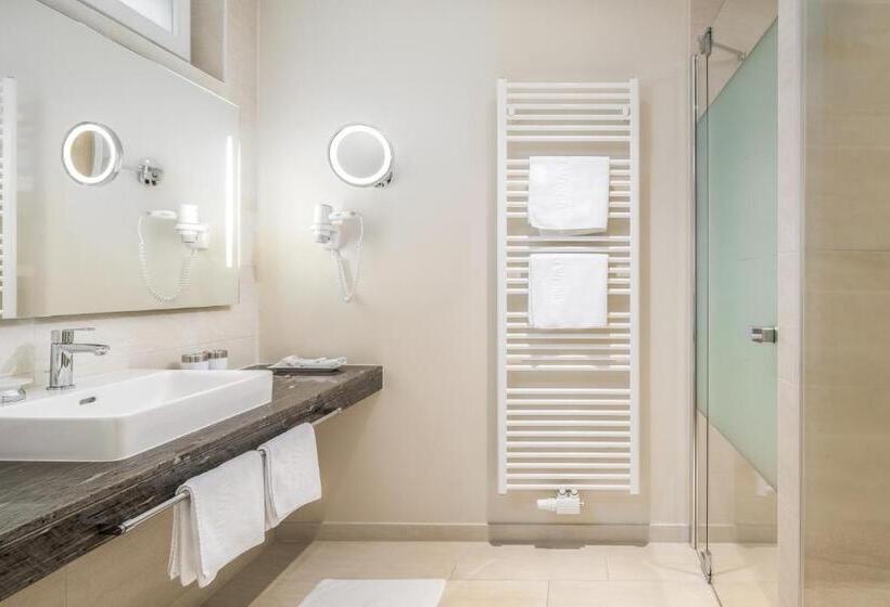 חדר קומפורט, Post Wrann