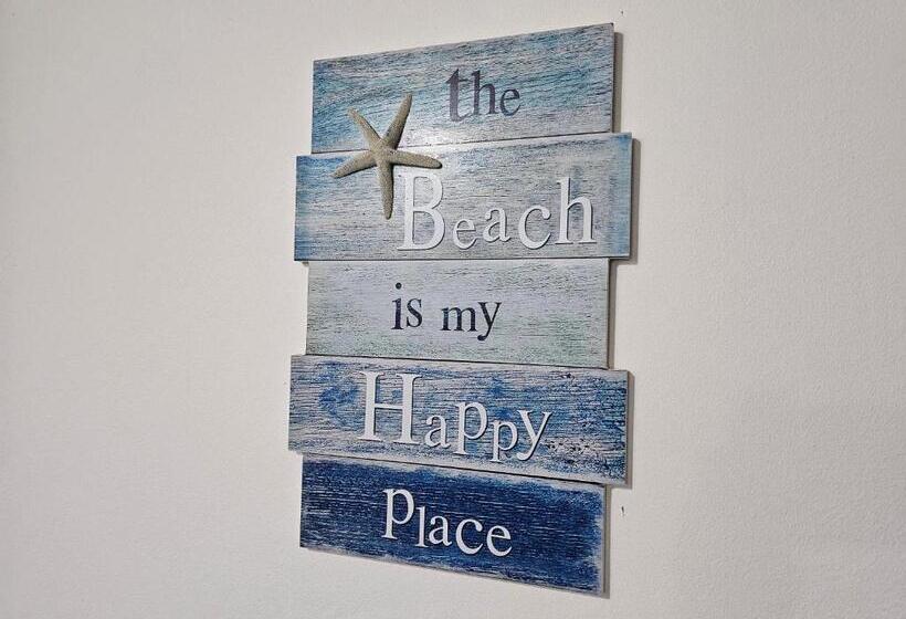 سوییت با چشمانداز دریا, Roots Cafe Rooms