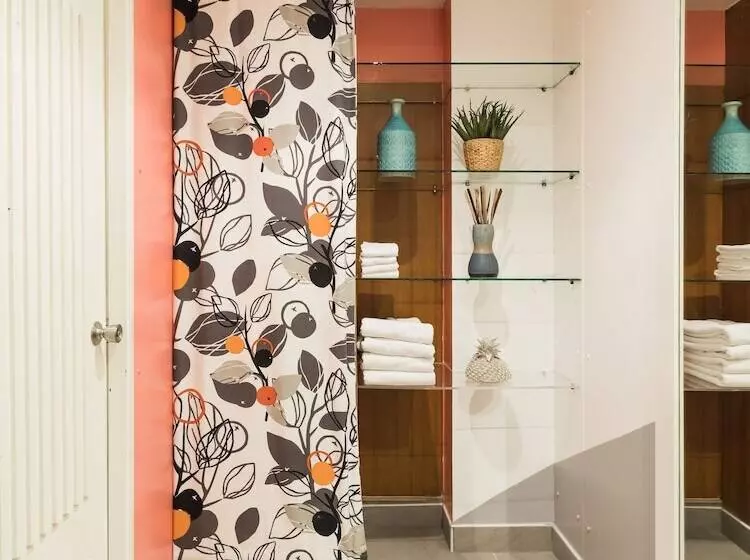 اتاق لوکس با چشمانداز دریا, Sandalay Resort