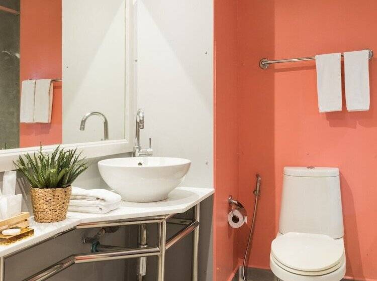 اتاق لوکس با چشم‌انداز دریا, Sandalay Resort