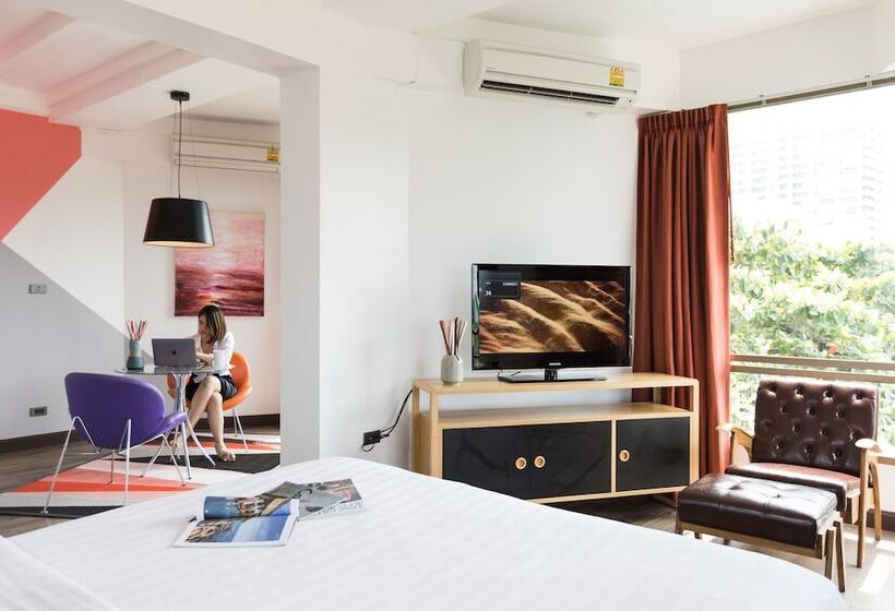 اتاق لوکس با چشم‌انداز دریا, Sandalay Resort