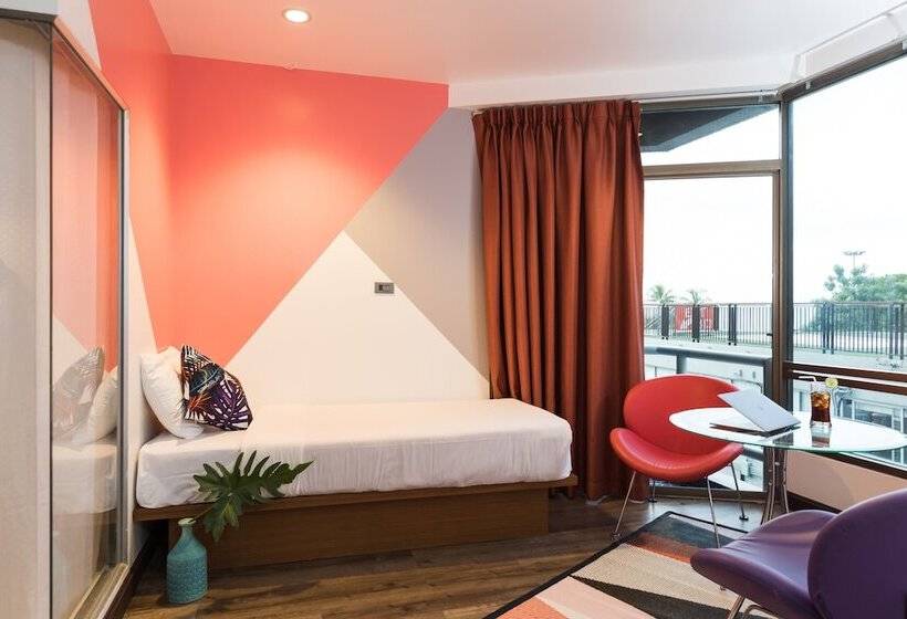 اتاق خانوادگی با چشم‌انداز دریا, Sandalay Resort