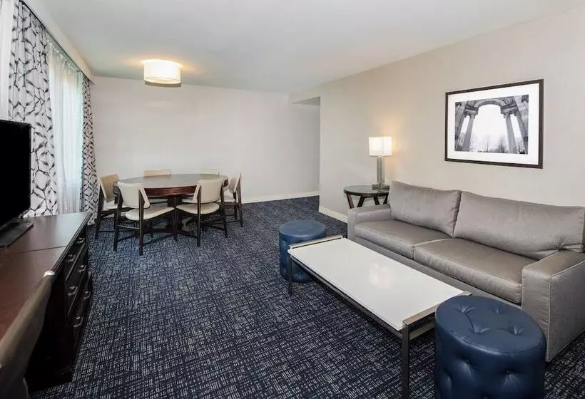 سوییت, Sheraton Suites Philadelphia Airport