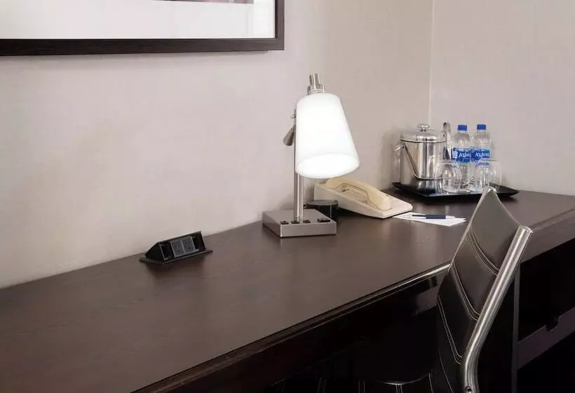 سوییت, Sheraton Suites Philadelphia Airport