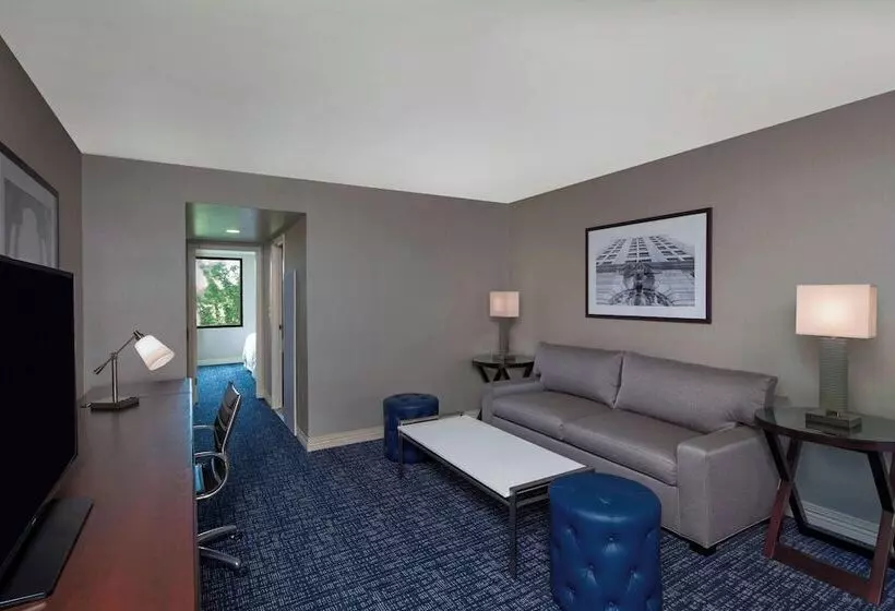 سوییت, Sheraton Suites Philadelphia Airport