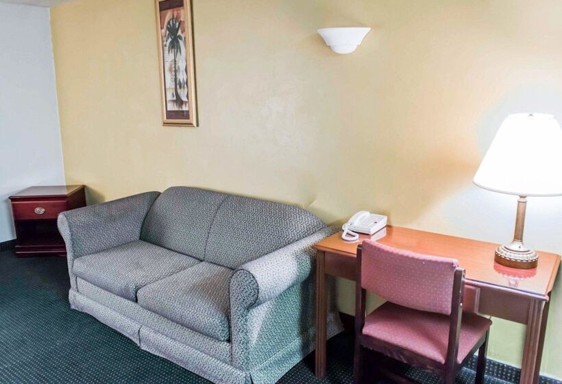 חדר סטנדרט שתי מיטות זוגיות, Suburban Studios Tallahassee Near University