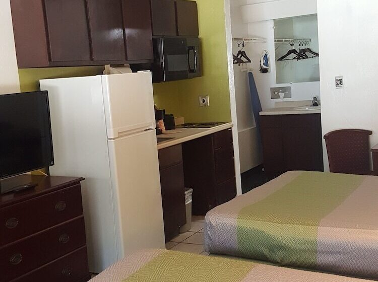 חדר סטנדרט שתי מיטות זוגיות, Suburban Studios Tallahassee Near University