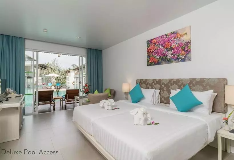اتاق لوکس با چشم‌انداز استخر, The Briza Beach Resort, Khao Lak Sha Extra Plus