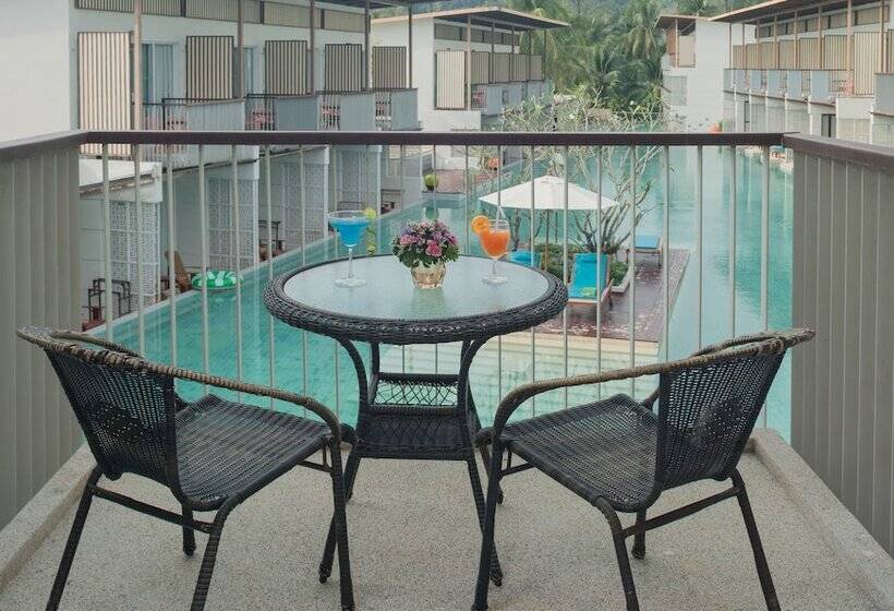 带泳池观景的豪华房, The Briza Beach Resort, Khao Lak Sha Extra Plus